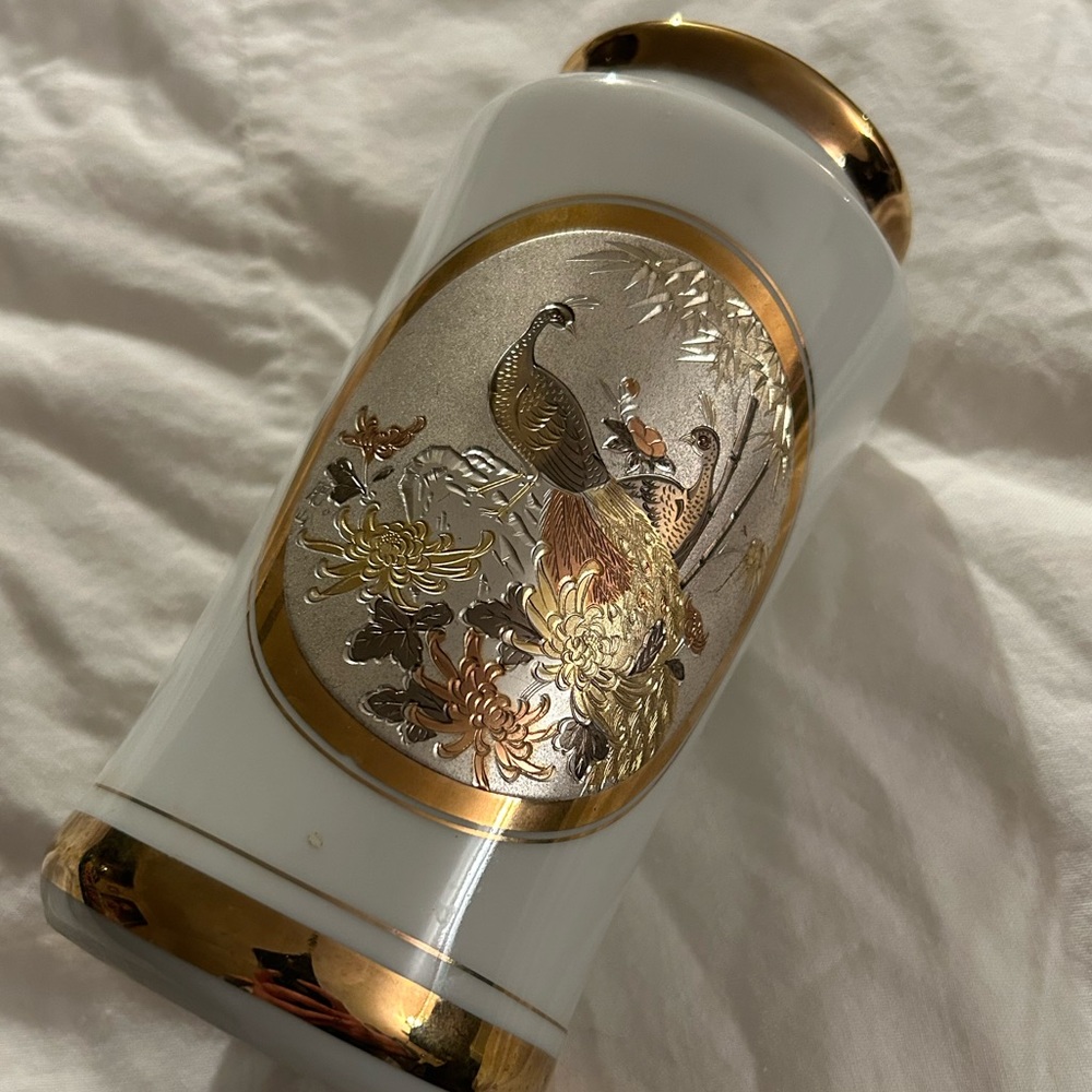 VTG porcelain Chokin Art vase. Rare find, made in Japan. Artist unknown. 24 k